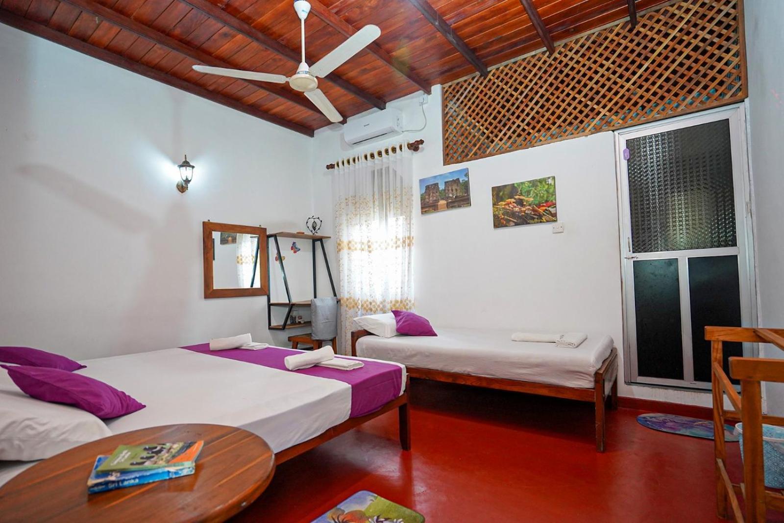 4Ty Two Homestay Galle Eksteriør bilde