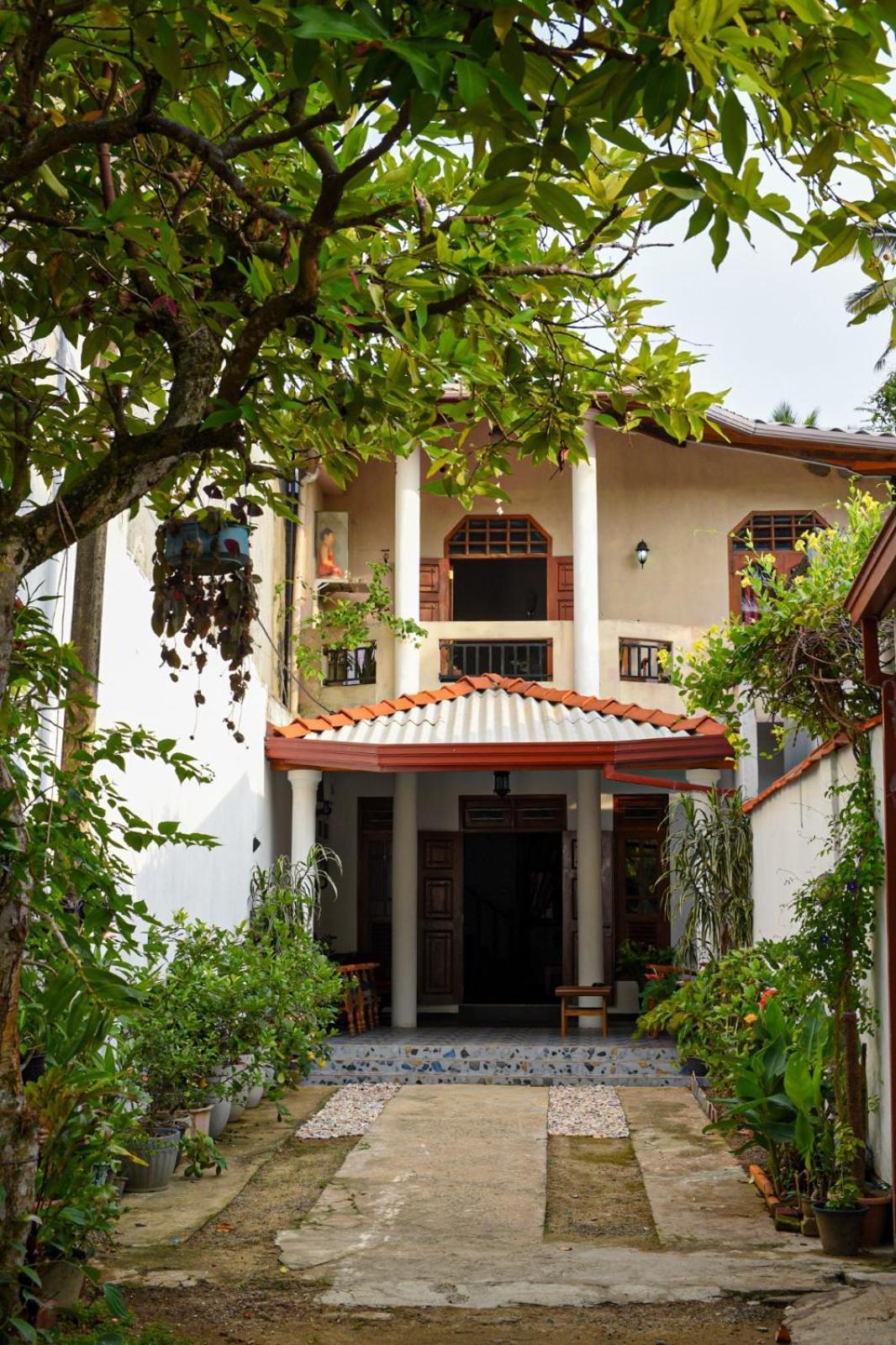 4Ty Two Homestay Galle Eksteriør bilde