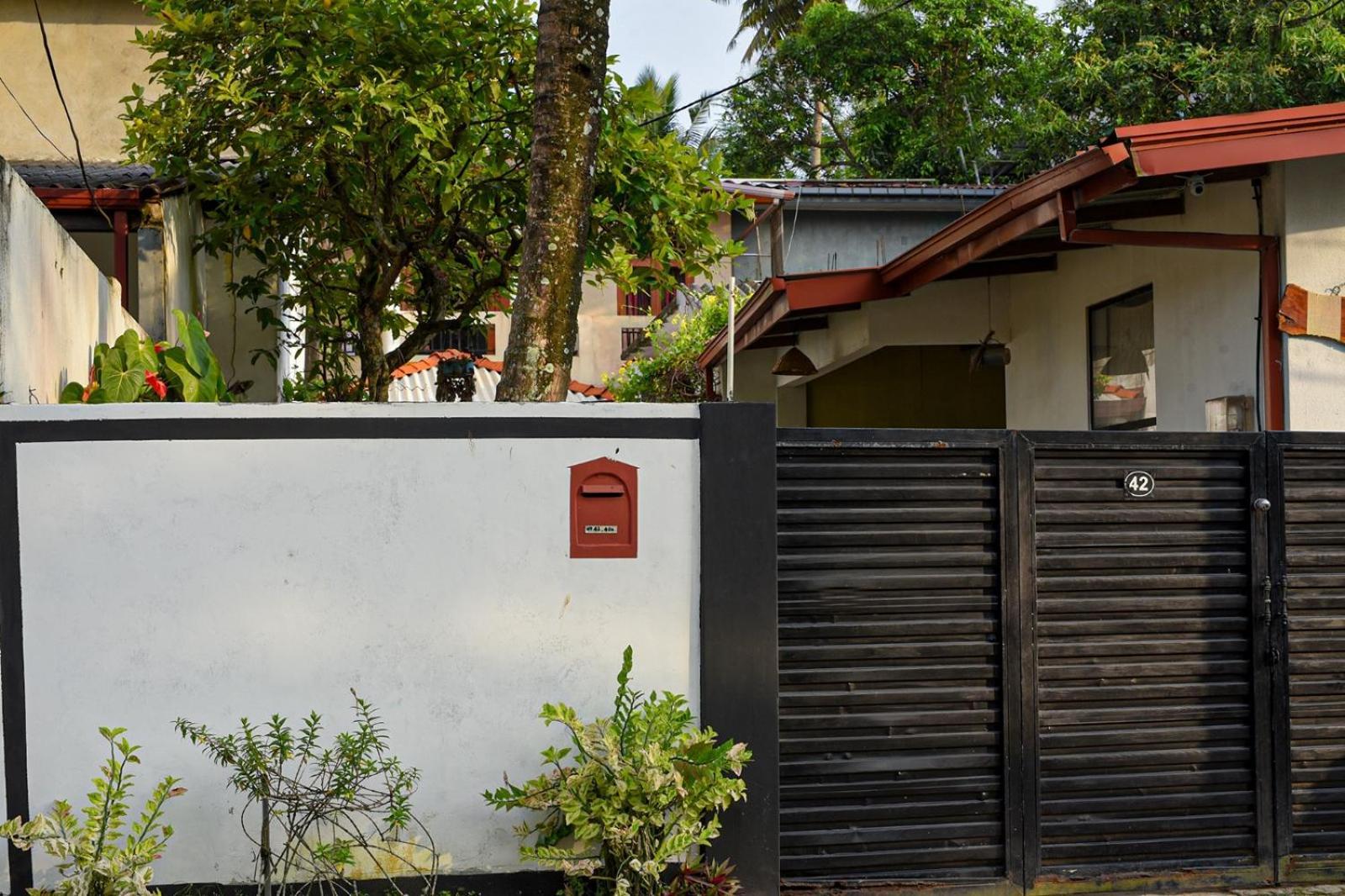 4Ty Two Homestay Galle Eksteriør bilde