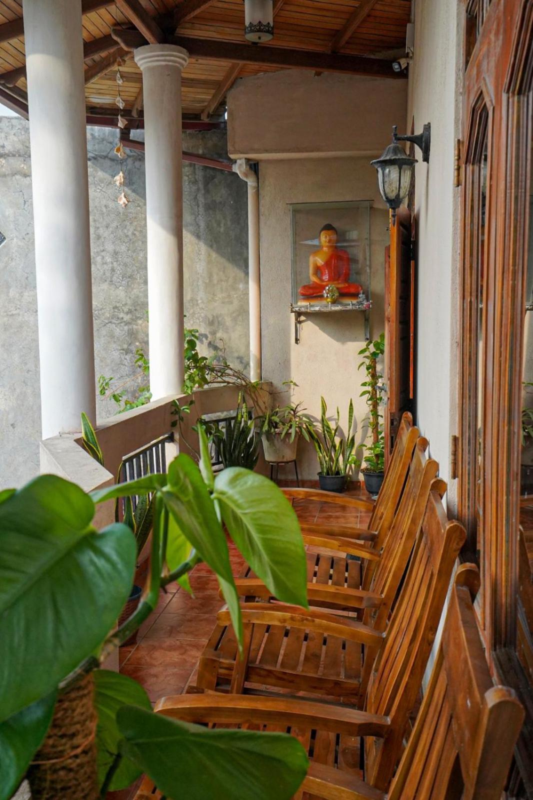 4Ty Two Homestay Galle Eksteriør bilde
