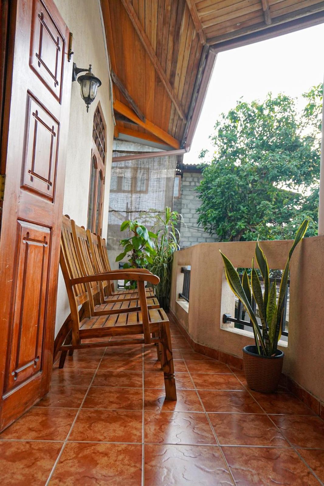 4Ty Two Homestay Galle Eksteriør bilde