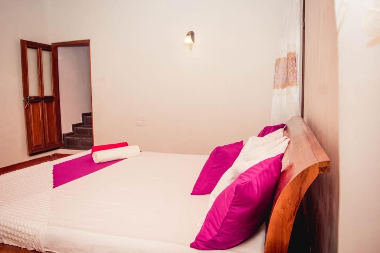 4Ty Two Homestay Galle Eksteriør bilde