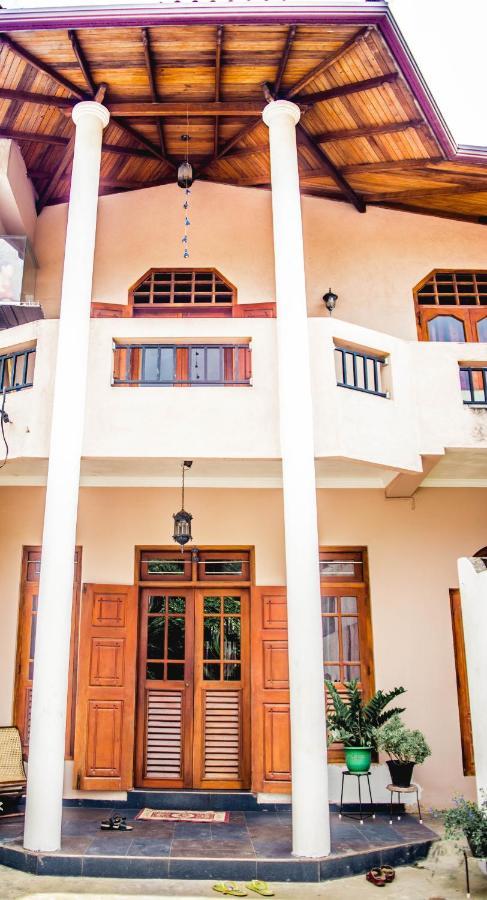 4Ty Two Homestay Galle Eksteriør bilde