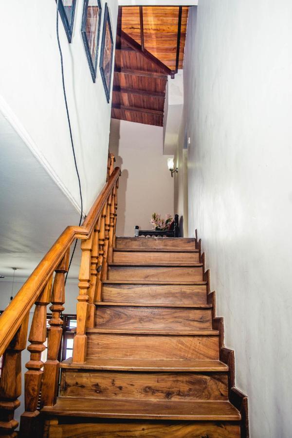 4Ty Two Homestay Galle Eksteriør bilde